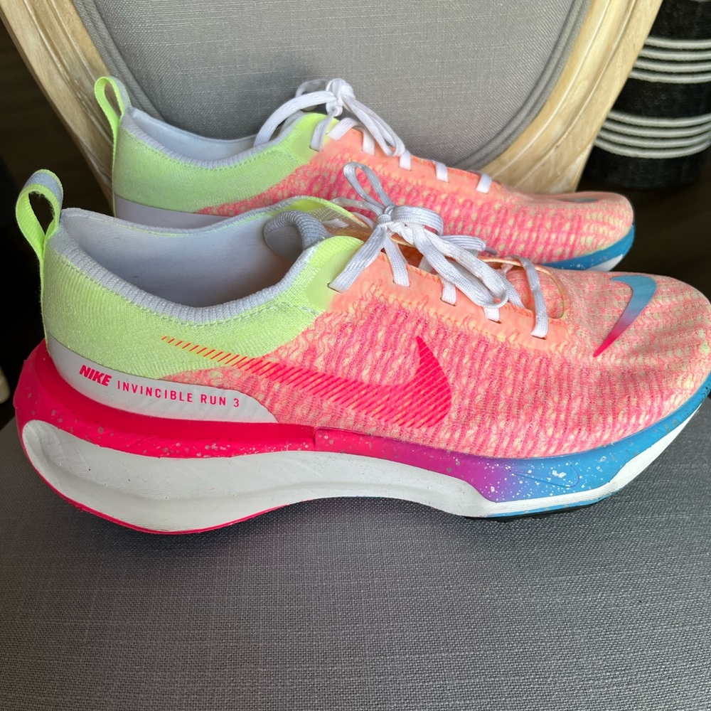 NWOB !!! Nike Women's Invincible Run 3 Multicolor Athletic Shoes